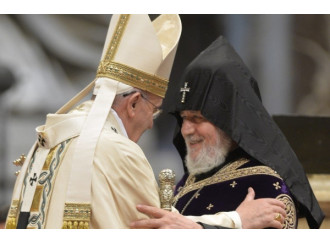 Francesco e il patriarca armeno: «Cristiani uniti nel martirio».