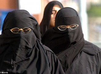 L'Occidente difende il burqa ma l'Oriente lo mal sopporta