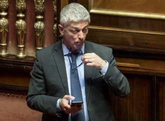 Scanzi e Morra, l'ipocrisia dal Vaffa all'arraffa
