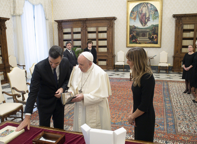 Il premier spagnolo Pedro Sanchez in Vaticano da Papa Francesco Il premier spagnolo Pedro Sanchez in Vaticano da Papa Francesco
