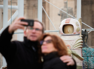 Vaticano o Saturno? Ci tocca anche il presepe alieno