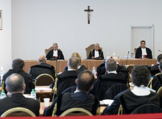 Processo Becciu, il giallo degli atti mancanti o falsi