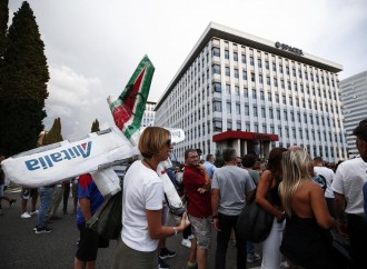 Finisce l'agonia di Alitalia, ma continueremo a pagarla