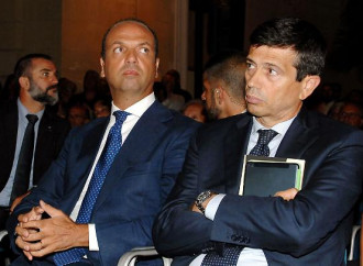 Ubiquità poltronara: Alfano torna all'ovile