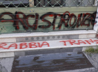 Sede Arcilesbica imbrattata dai pro-Zan