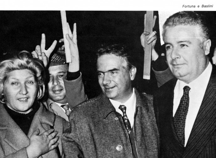 Fortuna e Baslini festeggiano la legge sul divorzio (1970) Fortuna e Baslini festeggiano la legge sul divorzio (1970)