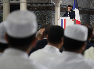Francia, la mezzaluna avanza nelle scuole e nelle aziende