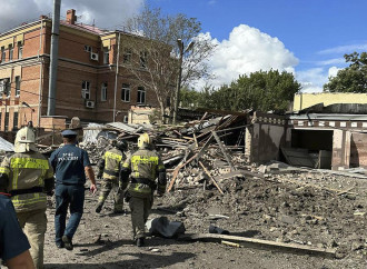 Droni su Mosca e Kiev, ma il massacro è in trincea