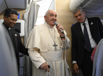 Il Papa in volo: Russia, Sinodo e un (ipotetico) successore