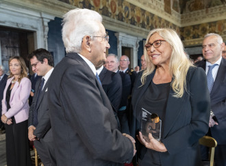 Mattarella l'alchimista, resta da solo a santificare il vaccino