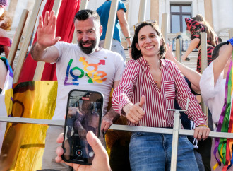 Al Pride il nemico è il cattolico: il Pd sale sul carro della violenza Lgbt