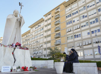 Aggiornamenti sul Papa: condizioni critiche e prognosi riservata