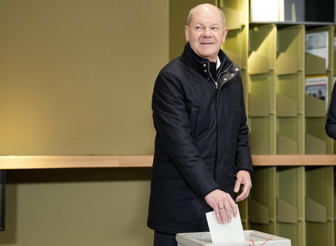 Olaf Scholz alle urne (Ap via LaPresse) Olaf Scholz alle urne (Ap via LaPresse)
