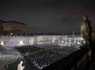 Ieri sera la preghiera per il Papa in piazza San Pietro