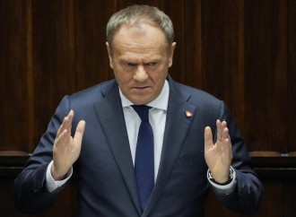Tusk vuole chiudere due televisioni che non controlla