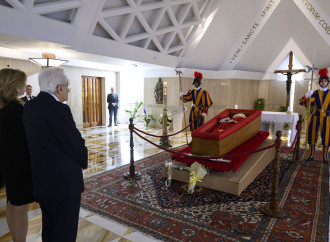 Sabato i funerali del papa, oggi la traslazione in basilica