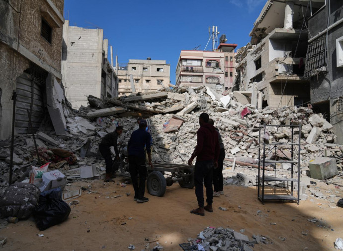 Danni da bombardamento a Khan Younis (Ap-LaPresse) Danni da bombardamento a Khan Younis (Ap-LaPresse)