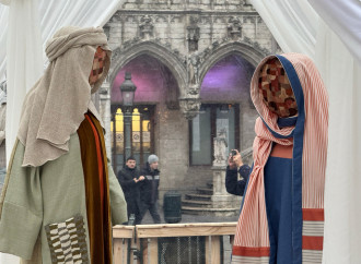 Il presepe senza volti, ennesima trovata blasfema a Bruxelles