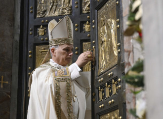 Chiusa la Porta Santa, il Papa: non ridurre le chiese a musei