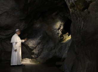 «Fare silenzio»: l'invito del Papa nel mondo della velocità