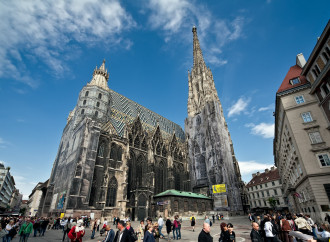 Bacio saffico nella cattedrale di Vienna