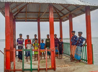 I cristiani soccorrono i connazionali colpiti da alluvioni in Bangladesh