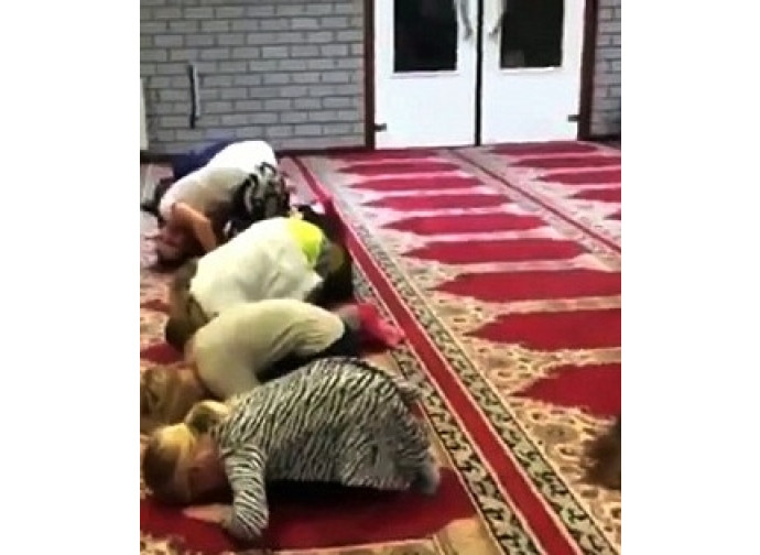 Il video che raffigura le olandesine in preghiera Il video che raffigura le olandesine in preghiera