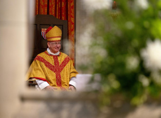 Cambio della guardia a Westminster, Moth nuovo arcivescovo