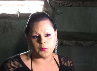 Detenuto trans violenta detenuta