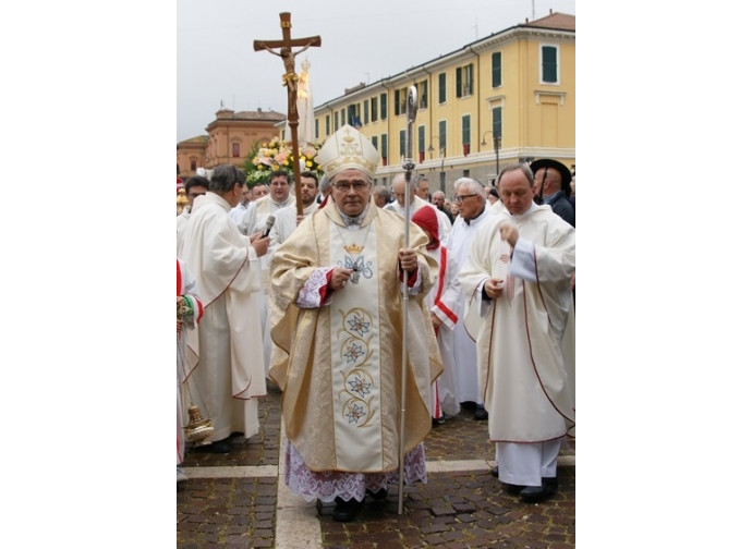 Il vescovo Luigi Negri Il vescovo Luigi Negri