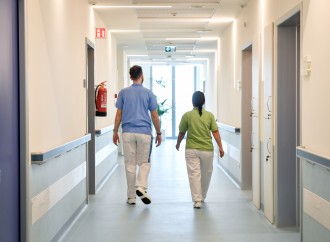 Medico nega certificato a paziente no vax: denunciato