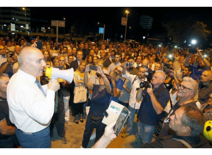La protesta de la Caramella buona davanti al tribunale La protesta de la Caramella buona davanti al tribunale
