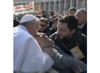 In negozio, a parlare di Papa Francesco