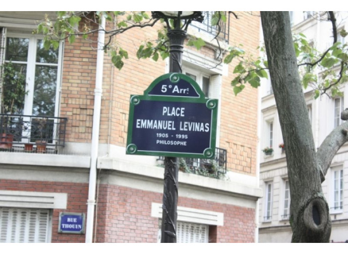 La piazza parigina dedicata a Lévinas