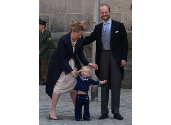 Lord Nicholas Windsor, la moglie e il primogenito Albert Lord Nicholas Windsor, la moglie e il primogenito Albert