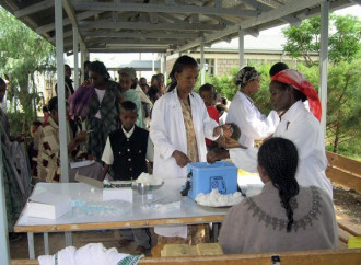 Dall’Italia una campagna per l’accesso di tutti ai farmaci e alle cure mediche… in Africa