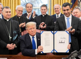 Il presidente Usa Donald Trump ha firmato una legge che definisce “genocidio” le violenze contro i cristiani in Medio Oriente