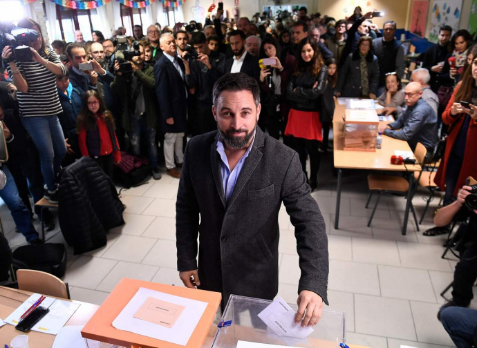 Santiago Abascal (leader di Vox) al voto Santiago Abascal (leader di Vox) al voto