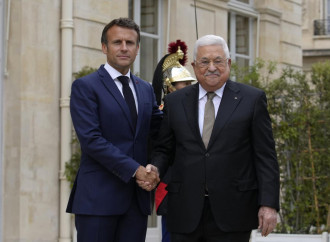 Lapid cerca la pace in Giordania, Abbas in Francia