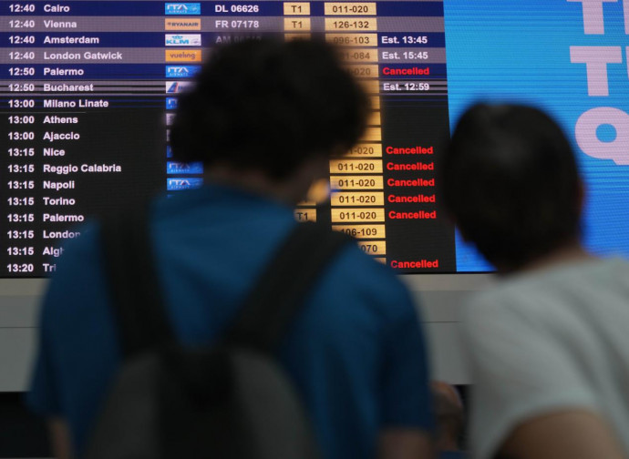 Disastro negli aeroporti (La Presse) Disastro negli aeroporti (La Presse)