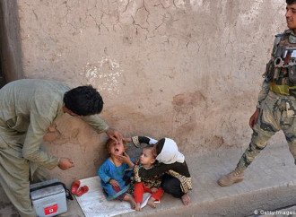 Tre infermiere uccise in Afghanistan mentre vaccinavano i bambini contro la polio