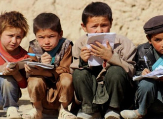 3,7 milioni di bambini afghani, metà di quelli in età scolare, non frequentano la scuola