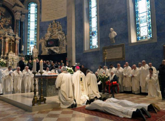 Diminuisce il numero dei sacerdoti nel mondo