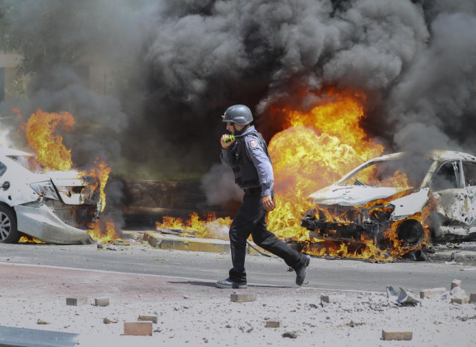 Ashkelon, punto di caduta di un razzo di Hamas Ashkelon, punto di caduta di un razzo di Hamas