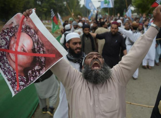 Gli islamisti non mollano Asia Bibi, Pakistan in fiamme