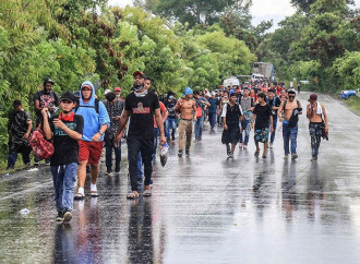 3.000 emigranti hanno forzato i confini del Guatemala diretti negli USA