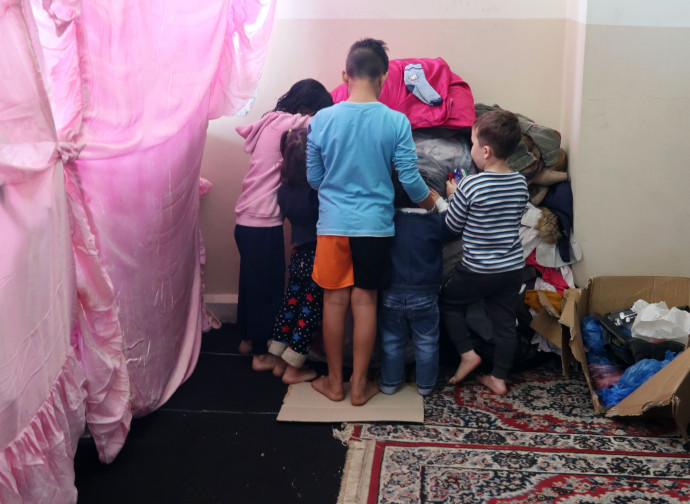 Bambini alawiti rifugiati in una moschea di Tripoli (foto di Elisa Gestri) Bambini alawiti rifugiati in una moschea di Tripoli (foto di Elisa Gestri)