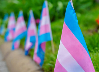 Trans-follie, ecco la formazione per gli “uomini” che partoriscono