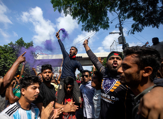 Euforia in Bangladesh dopo le dimissioni di Sheikh Hasina - LaPresse Euforia in Bangladesh dopo le dimissioni di Sheikh Hasina - LaPresse