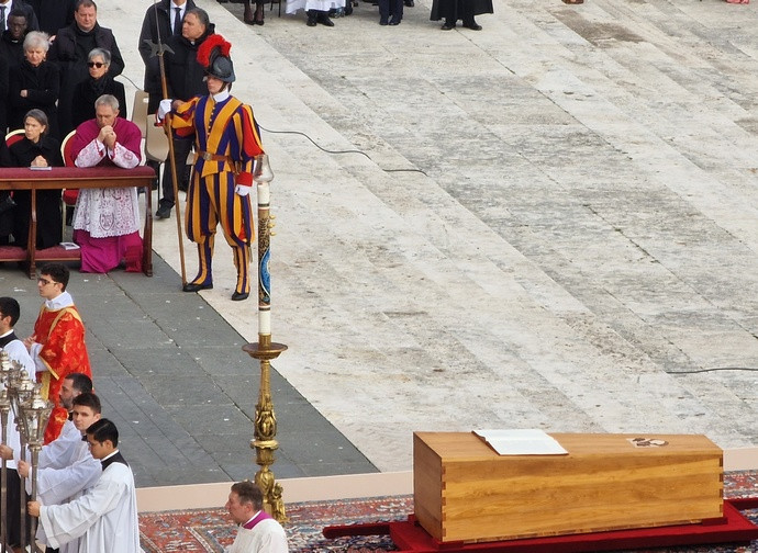 Il funerale di Benedetto XVI